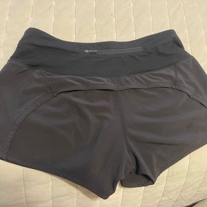 Lululemon speed up shorts size 4 EUC 4in inseam